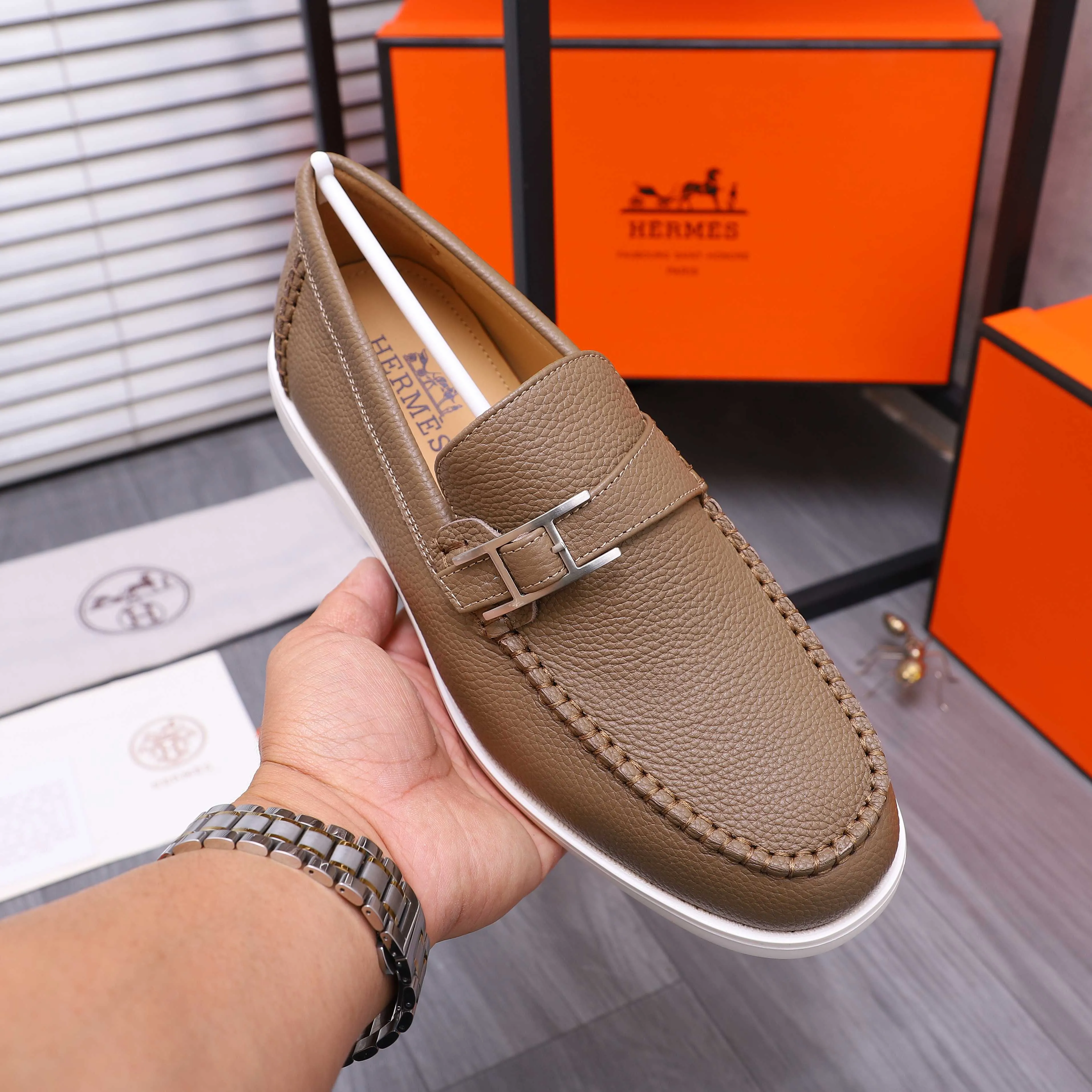 Men's shoes 💰p560 Product trademark: HERMES "Hermes" casual slip-on men's shoes. Regular size: 38-46 (45.46 is custom-made and non-returnable) Product materials: Selected pebbled cowhide upper, cowhide lining, original foam rubber ultra-light sole